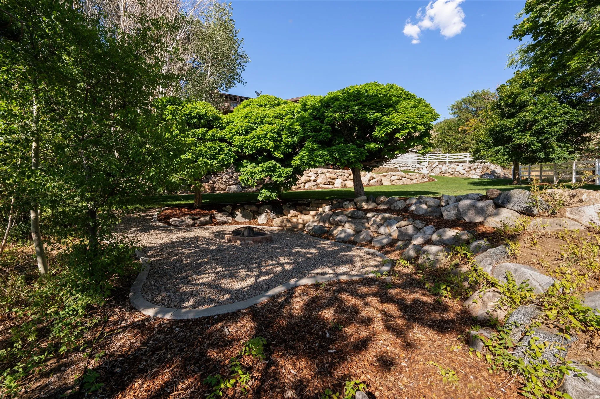Amazing sanctuary space with firepit. Camping at home!