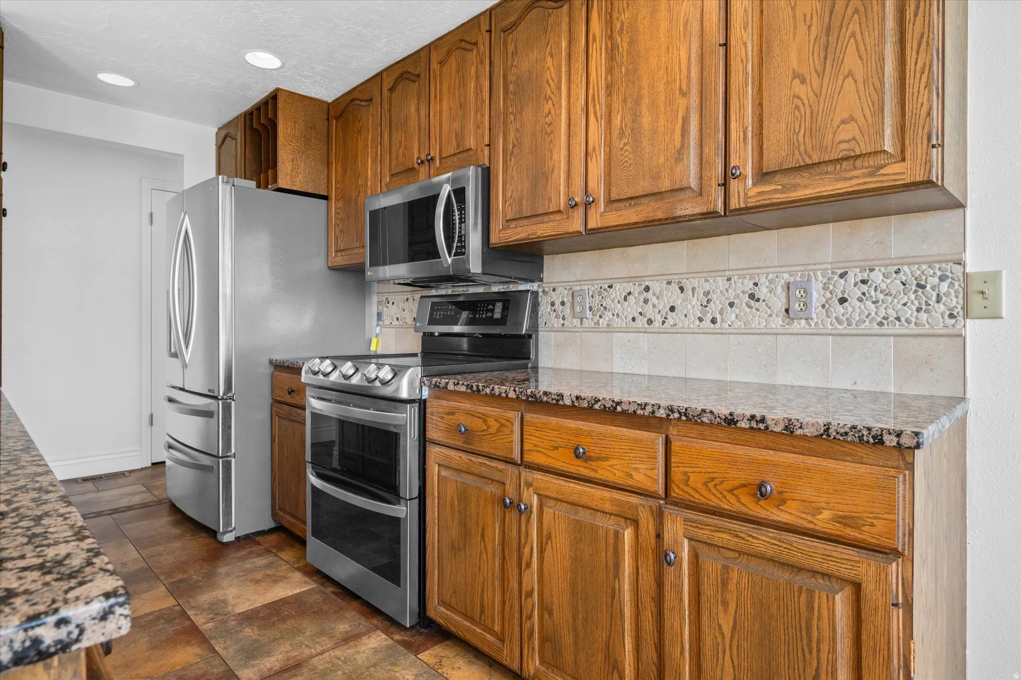 All appliances included.