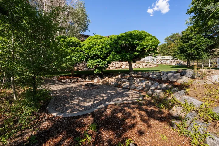 Amazing sanctuary space with firepit. Camping at home!