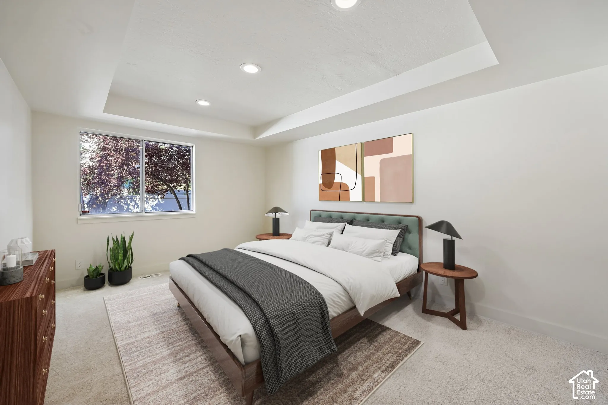 Tray ceiling with recessed lighting