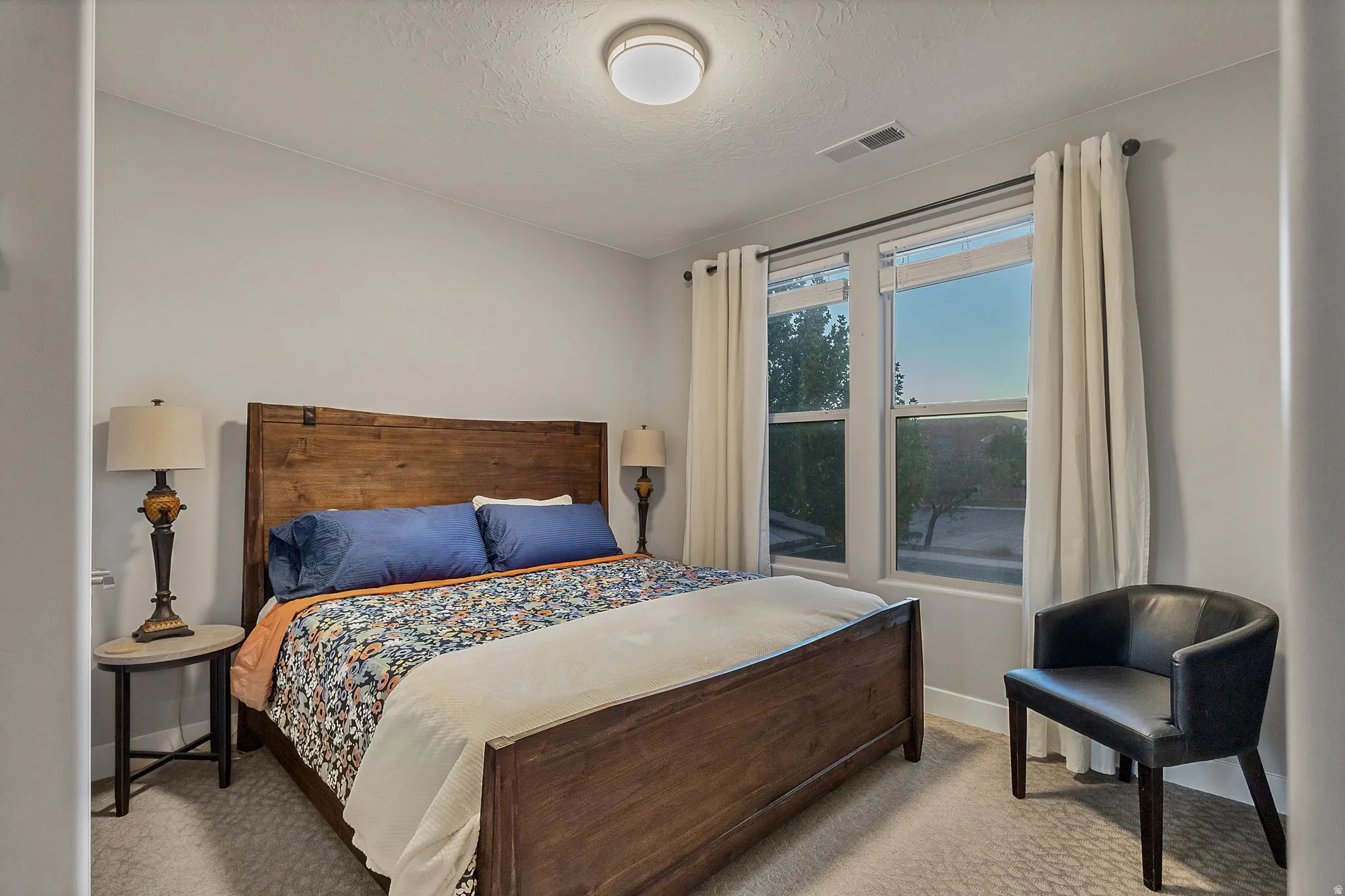 Recessed lighting with a flush-mount fixture