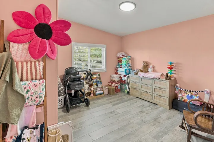 Recessed ceiling light, wood-finish flooring, window with blinds