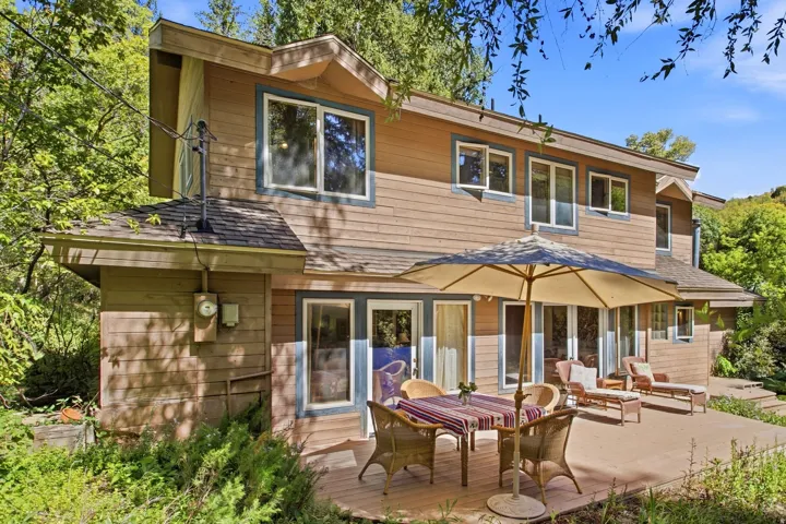 Multi-level exterior with horizontal siding and multiple windows