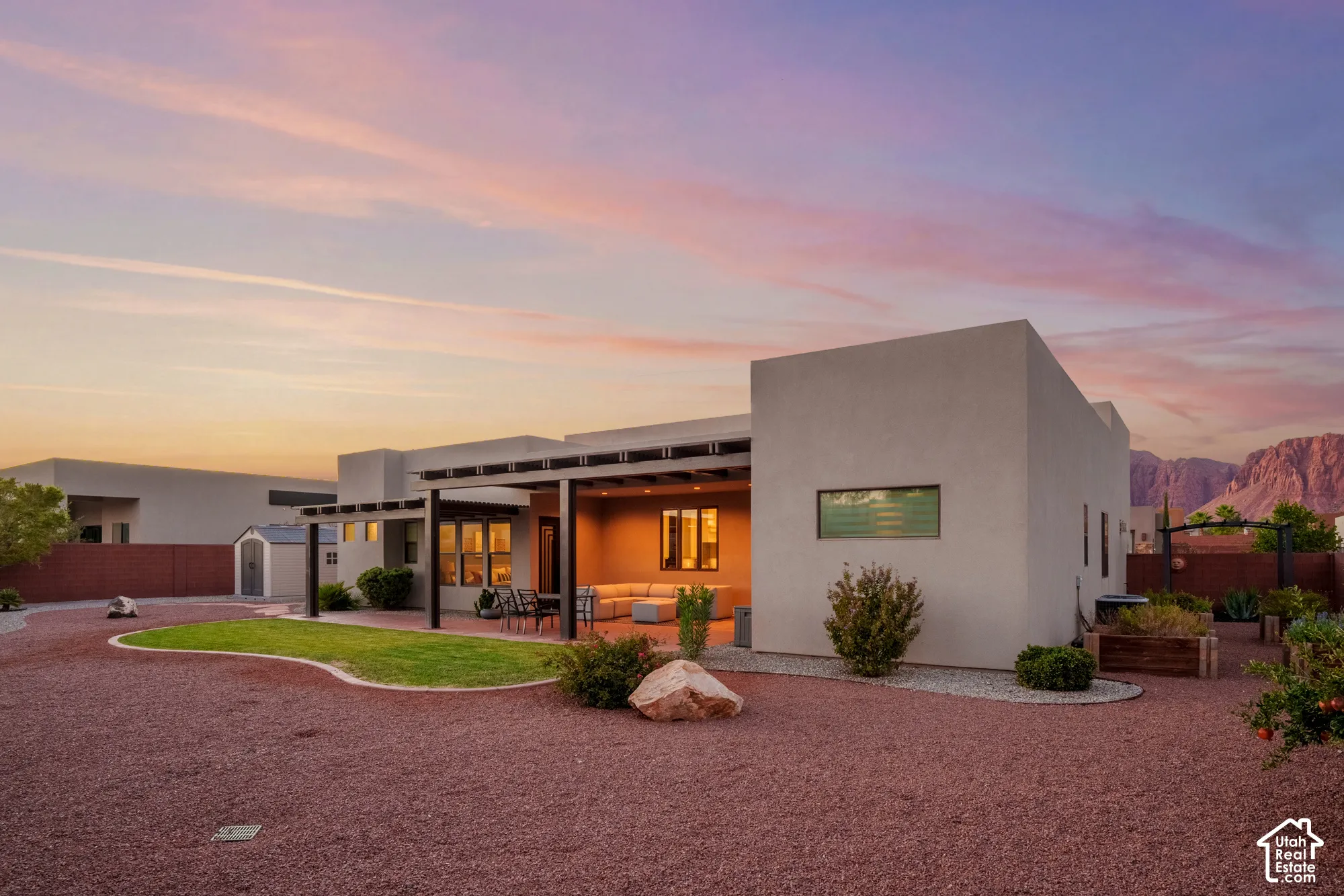 Southwestern-style architecture featuring a stucco exterior