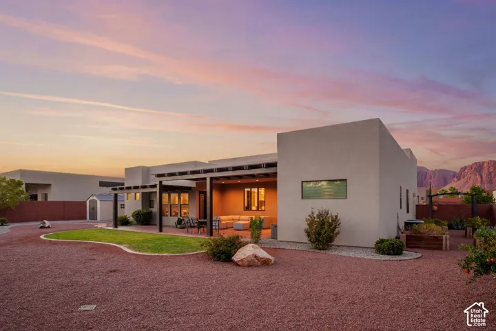 Southwestern-style architecture featuring a stucco exterior