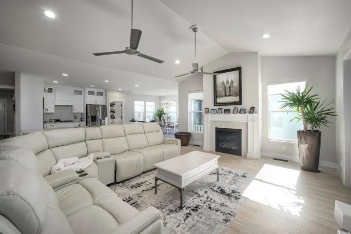 6947 W Granbury Dr, South Jordan, Utah 84009