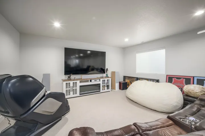 6947 W Granbury Dr, South Jordan, Utah 84009