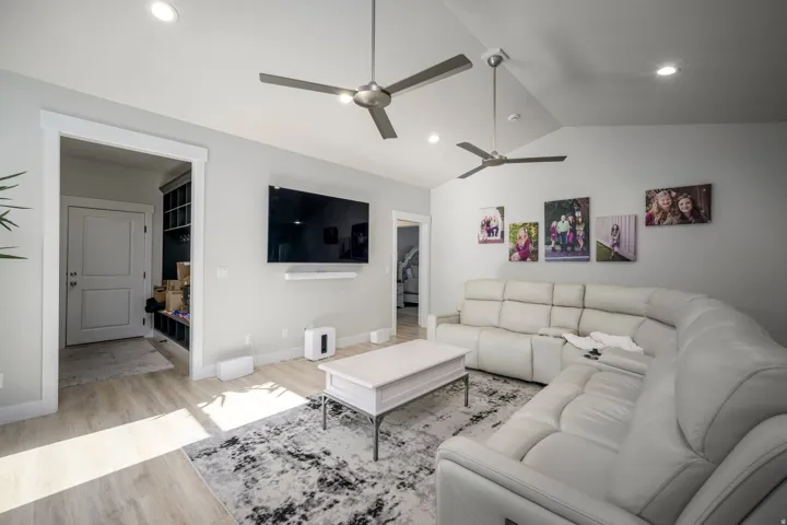 6947 W Granbury Dr, South Jordan, Utah 84009