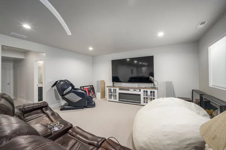 6947 W Granbury Dr, South Jordan, Utah 84009