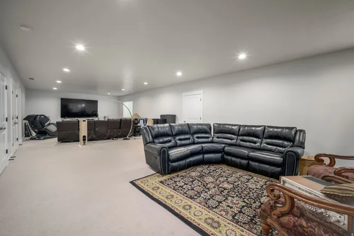 6947 W Granbury Dr, South Jordan, Utah 84009