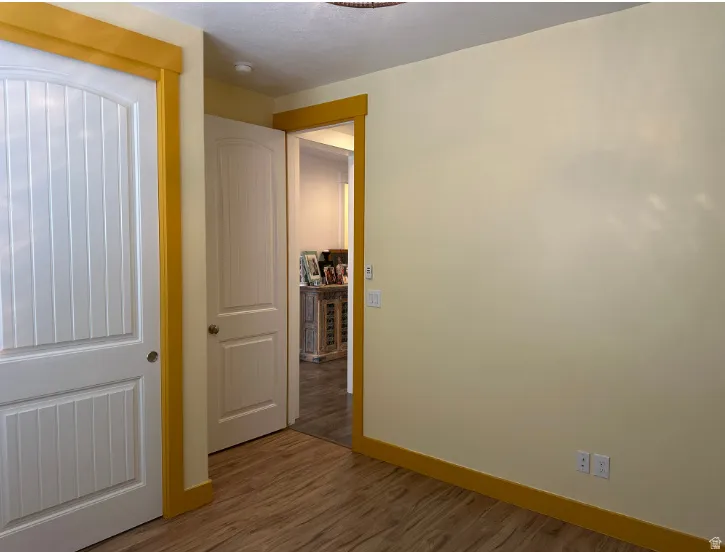 Wood-finish flooring with horizontal grain