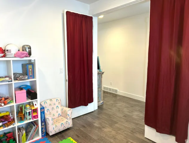 Den/could be bedroom, no closet