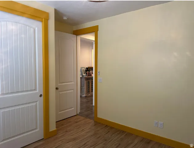 Wood-finish flooring with horizontal grain