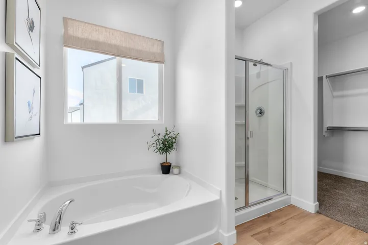 Picture of model Monroe. Not of current listing.