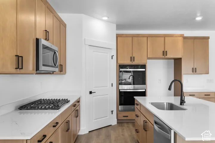 Picture of model Monroe. Not of current listing.