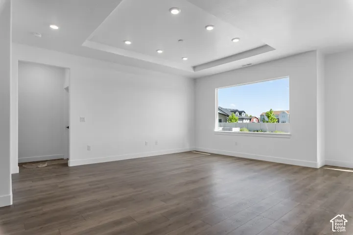 Picture of model Monroe. Not of current listing.