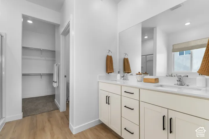 Picture of model Monroe. Not of current listing.