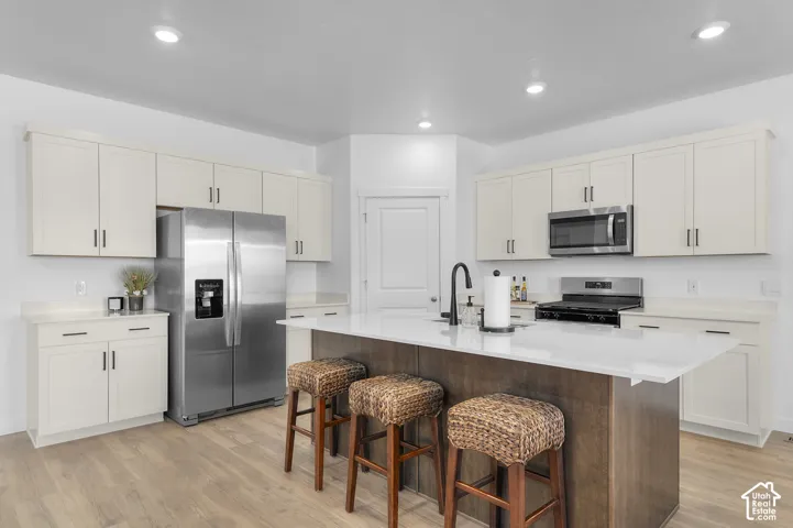 Picture of model Monroe. Not of current listing.