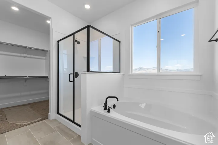 Picture of model Monroe. Not of current listing.