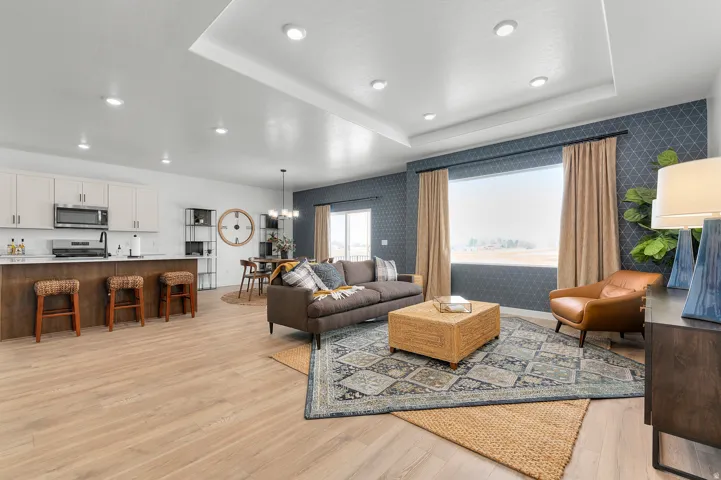Picture of model Monroe. Not of current listing.