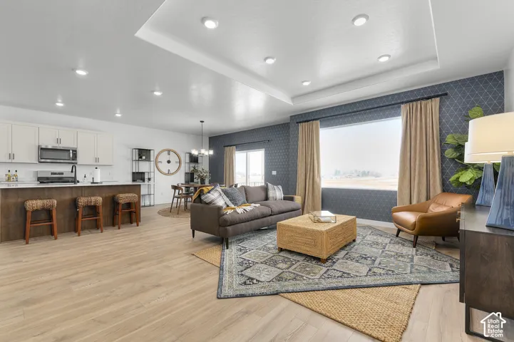 Picture of model Monroe. Not of current listing.