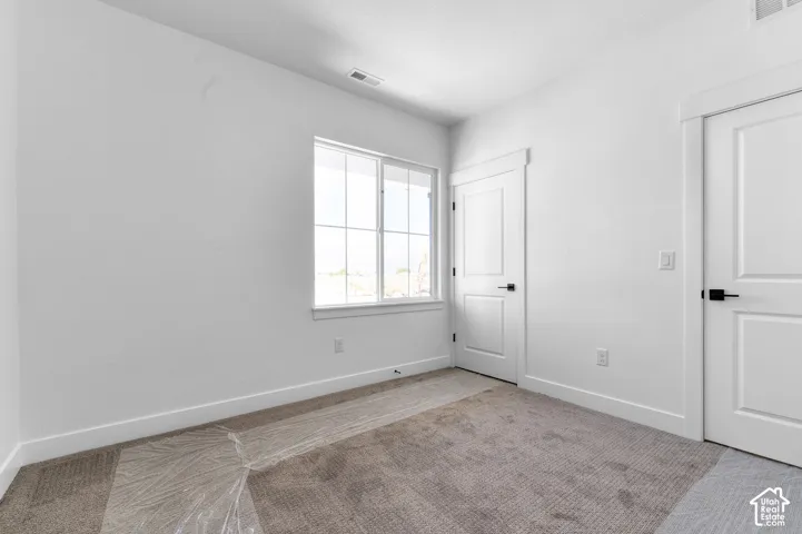 Picture of model Monroe. Not of current listing.