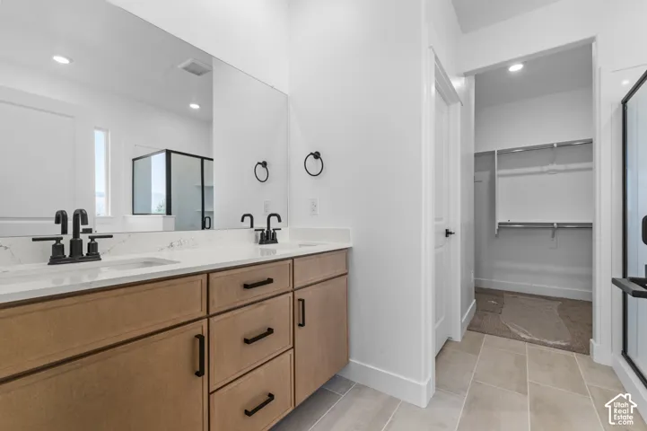 Picture of model Monroe. Not of current listing.