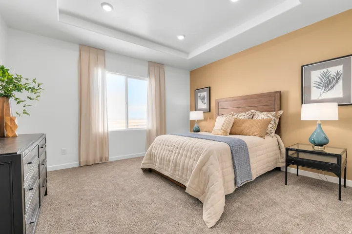 Picture of model Monroe. Not of current listing.