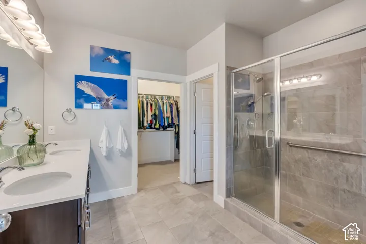Dual vanity with undermount sinks, a quartz countertop, and chrome faucets