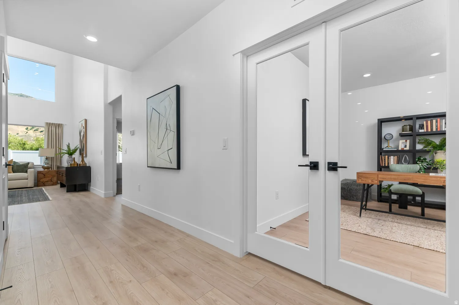 Picture of Model Harmony. Not of current listing.