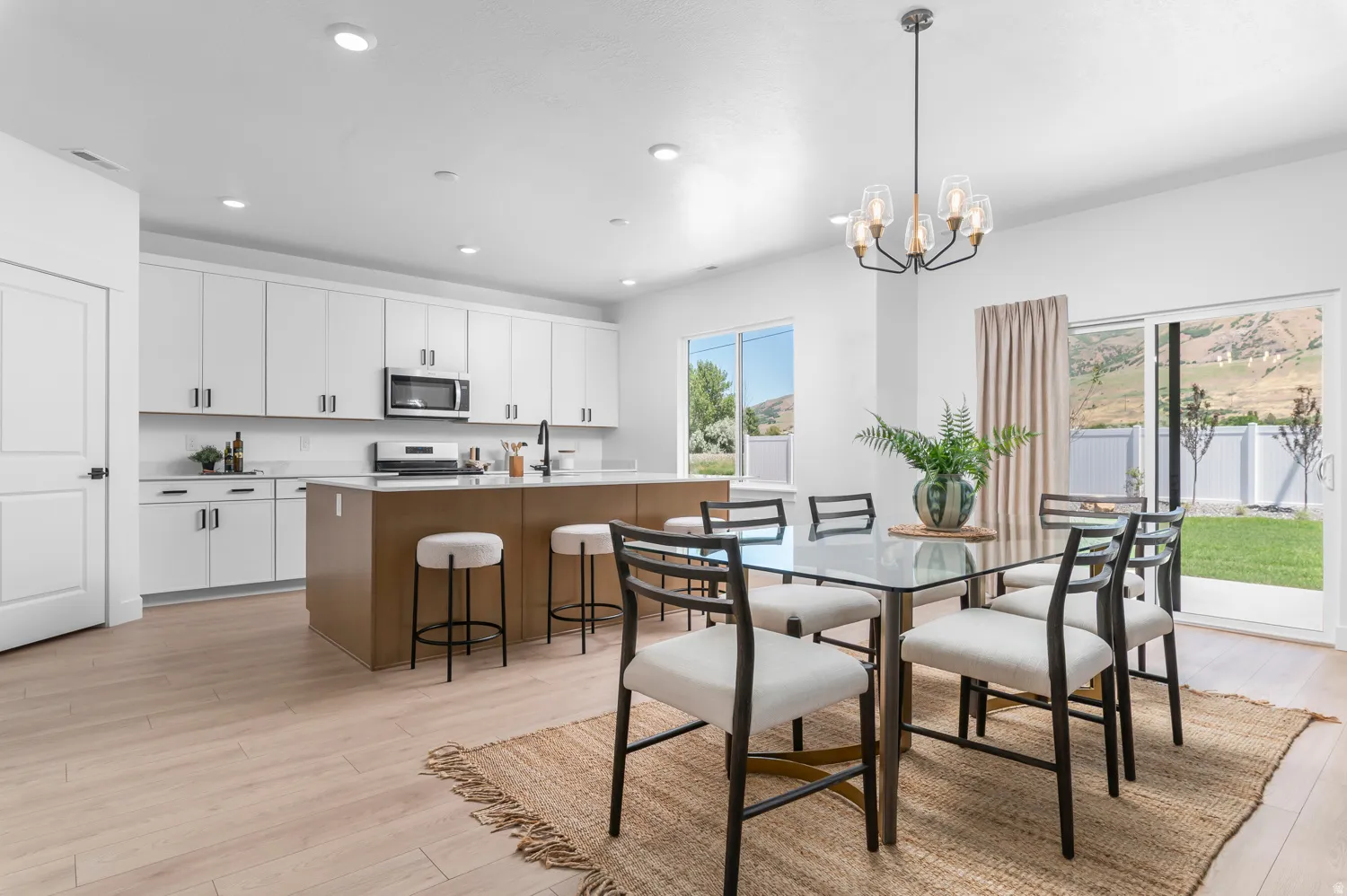 Picture of Model Harmony. Not of current listing.