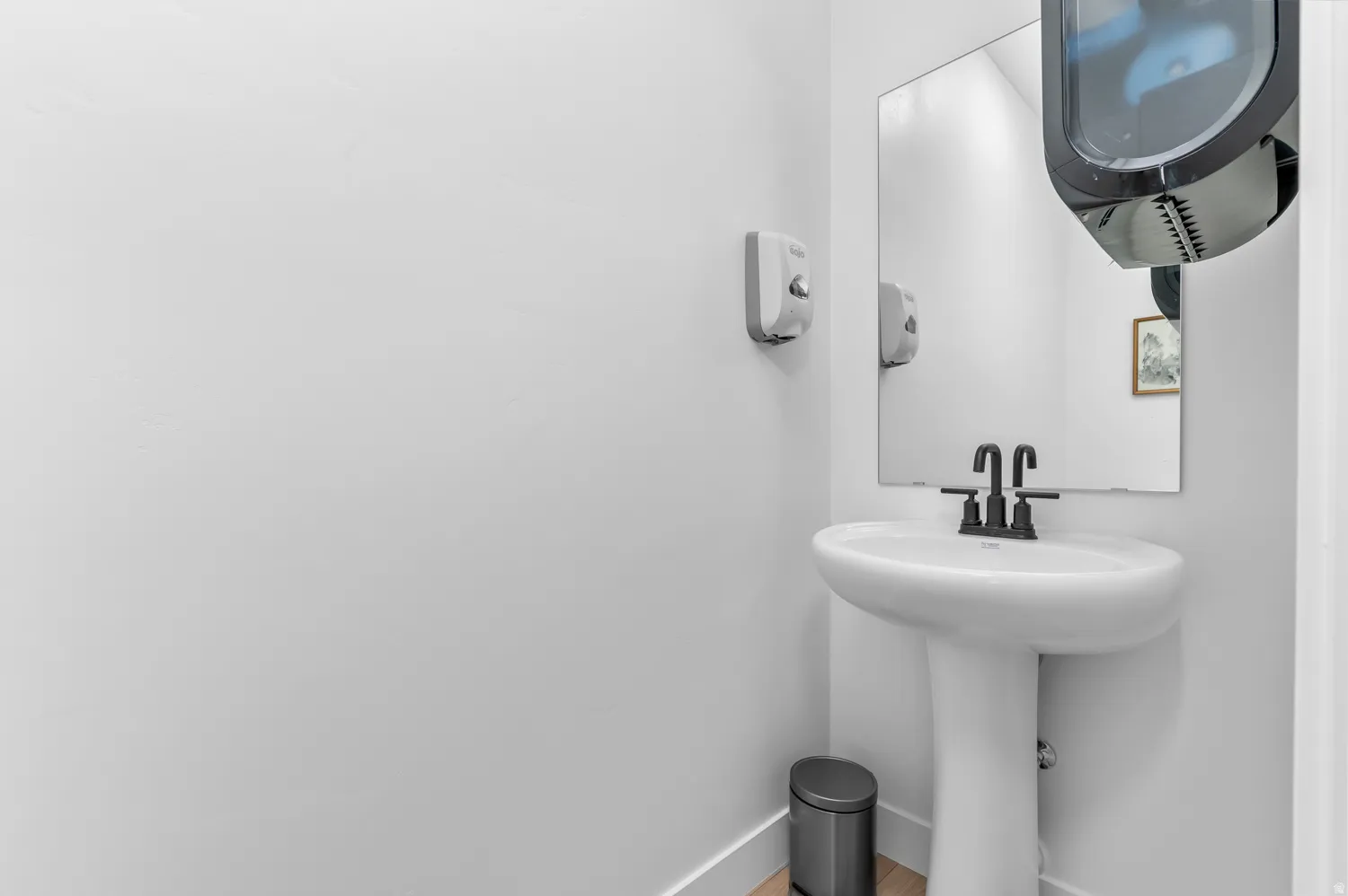 Picture of Model Harmony. Not of current listing.