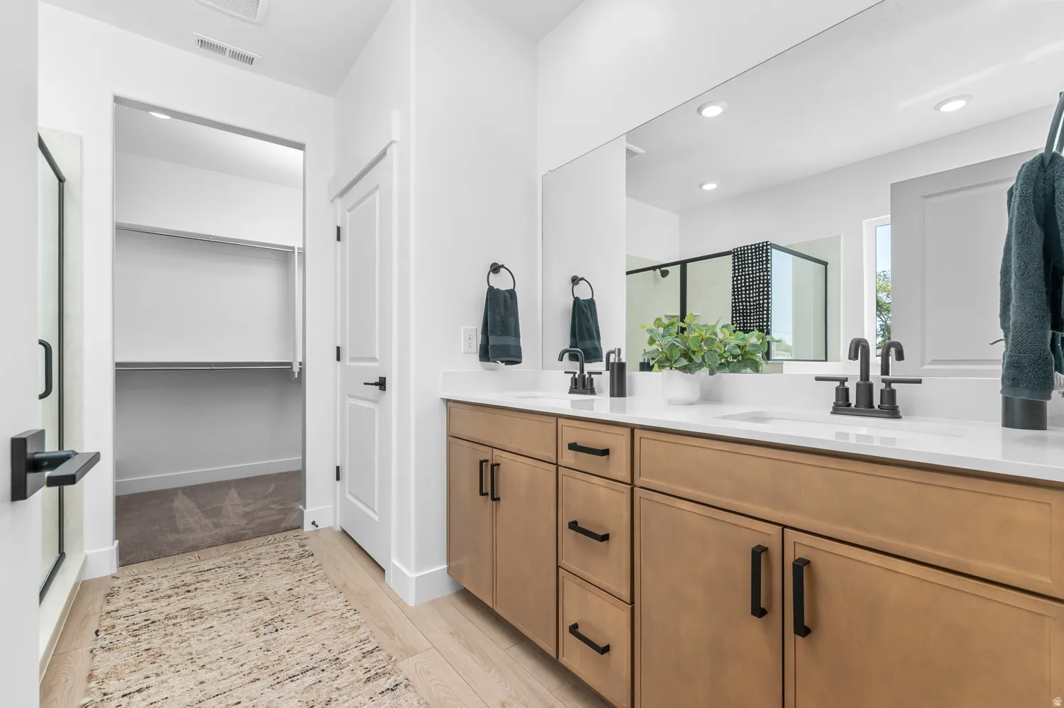 Picture of Model Harmony. Not of current listing.