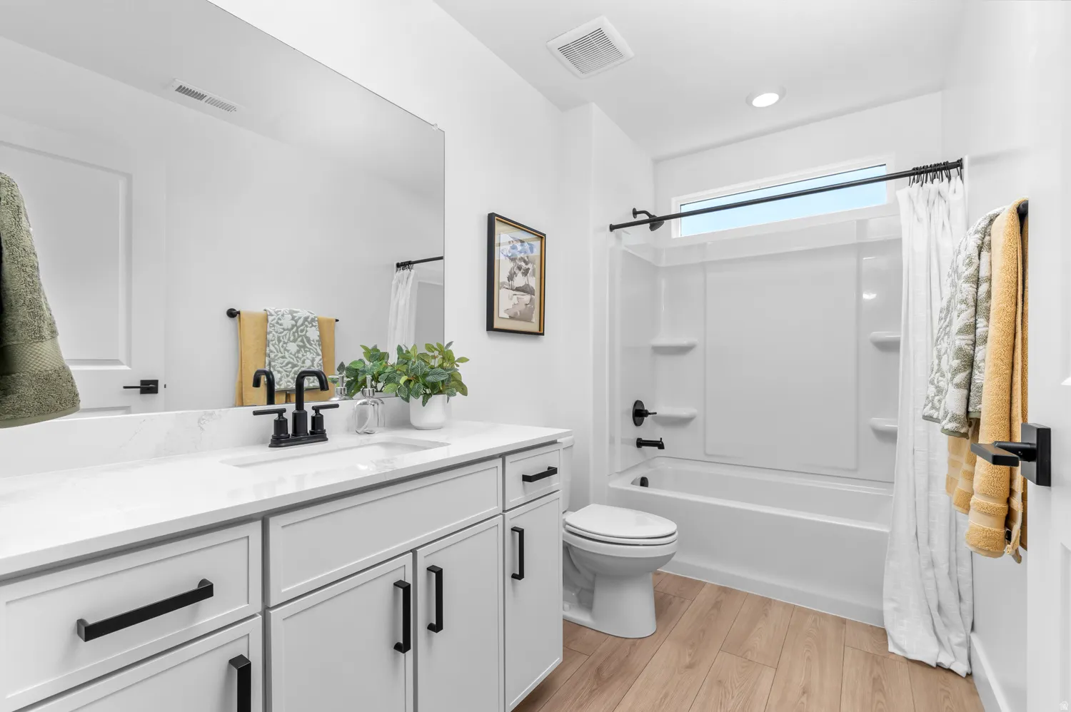 Picture of Model Harmony. Not of current listing.