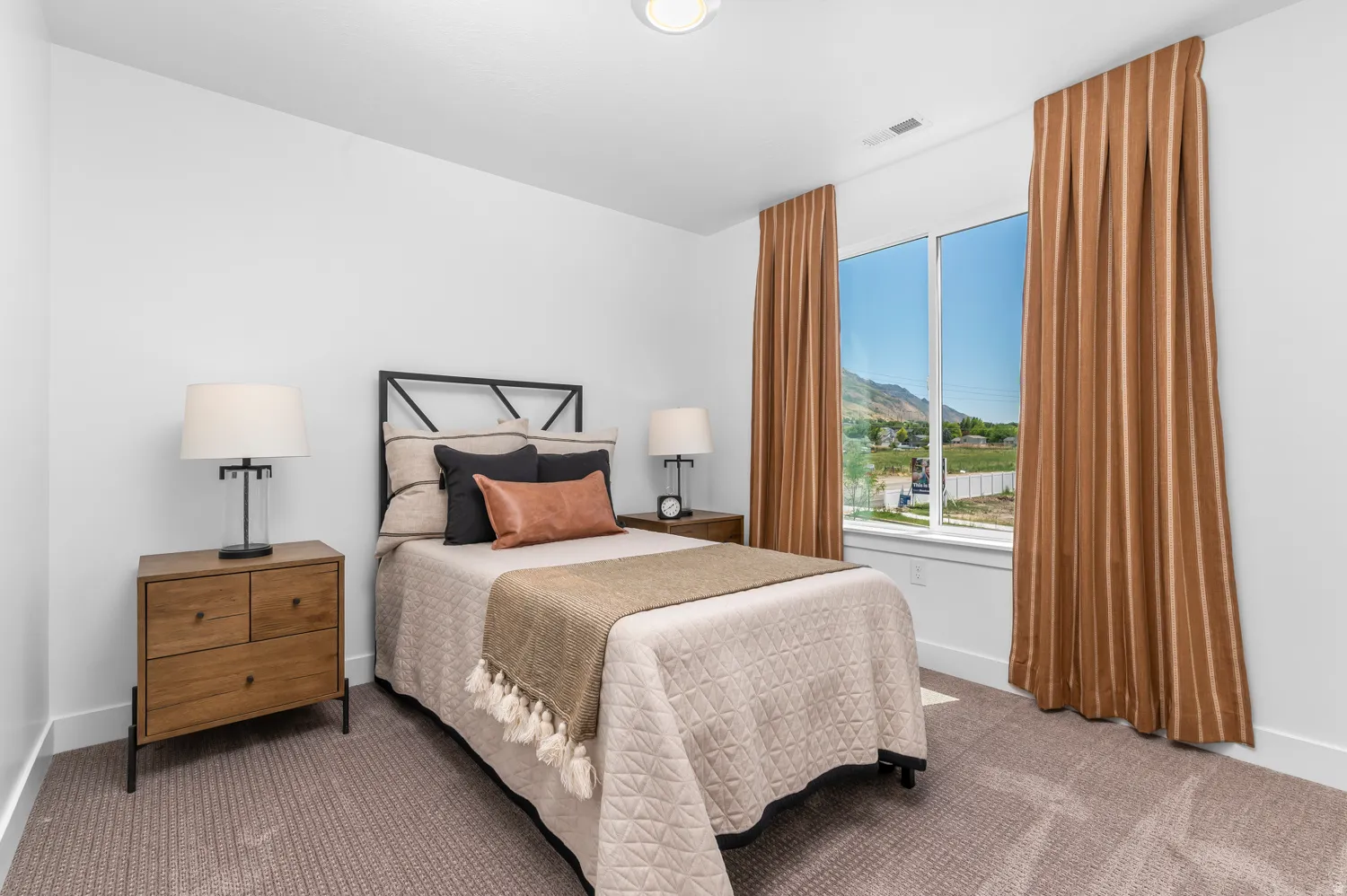 Picture of Model Harmony. Not of current listing.
