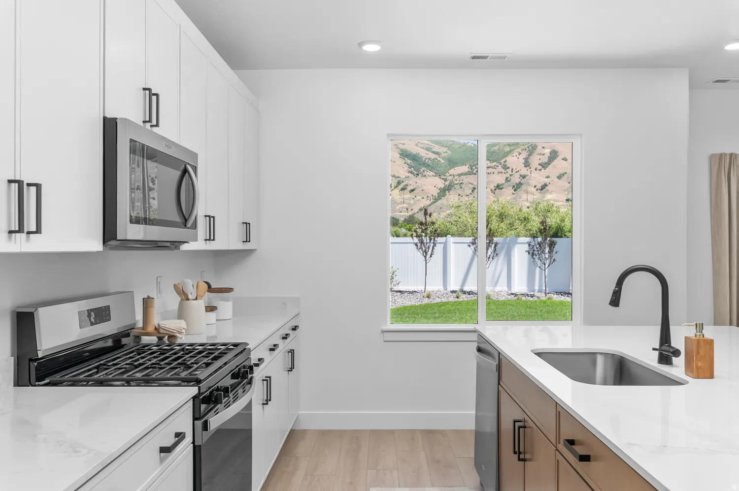 Picture of Model Harmony. Not of current listing.