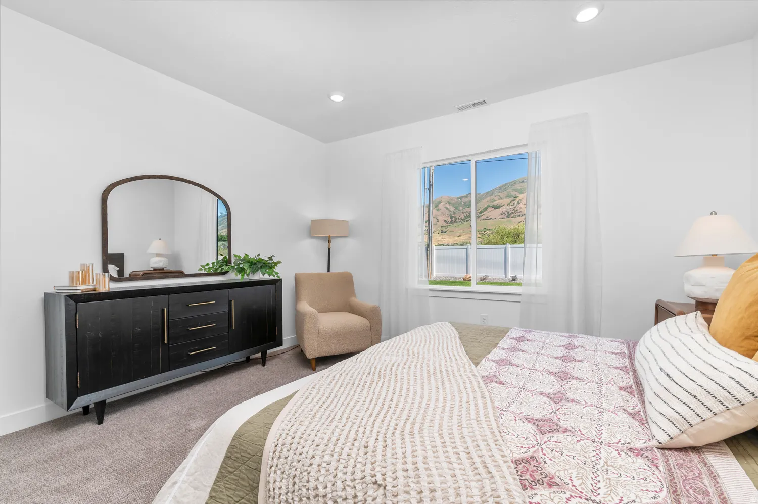 Picture of Model Harmony. Not of current listing.