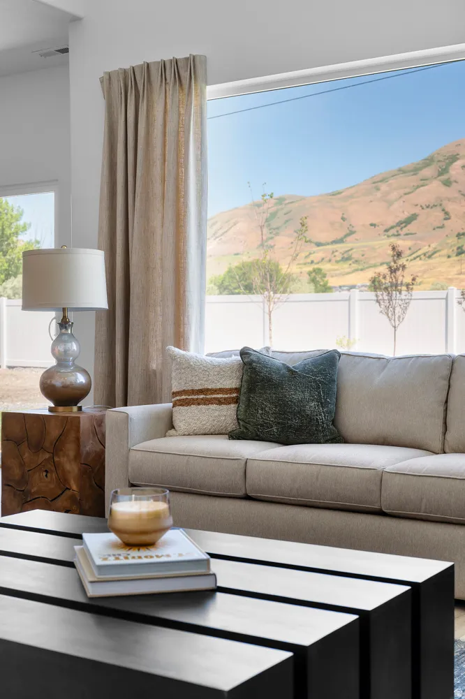 Picture of Model Harmony. Not of current listing.