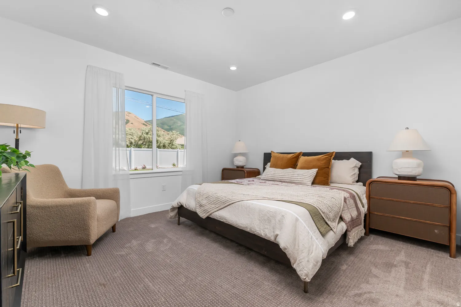 Picture of Model Harmony. Not of current listing.