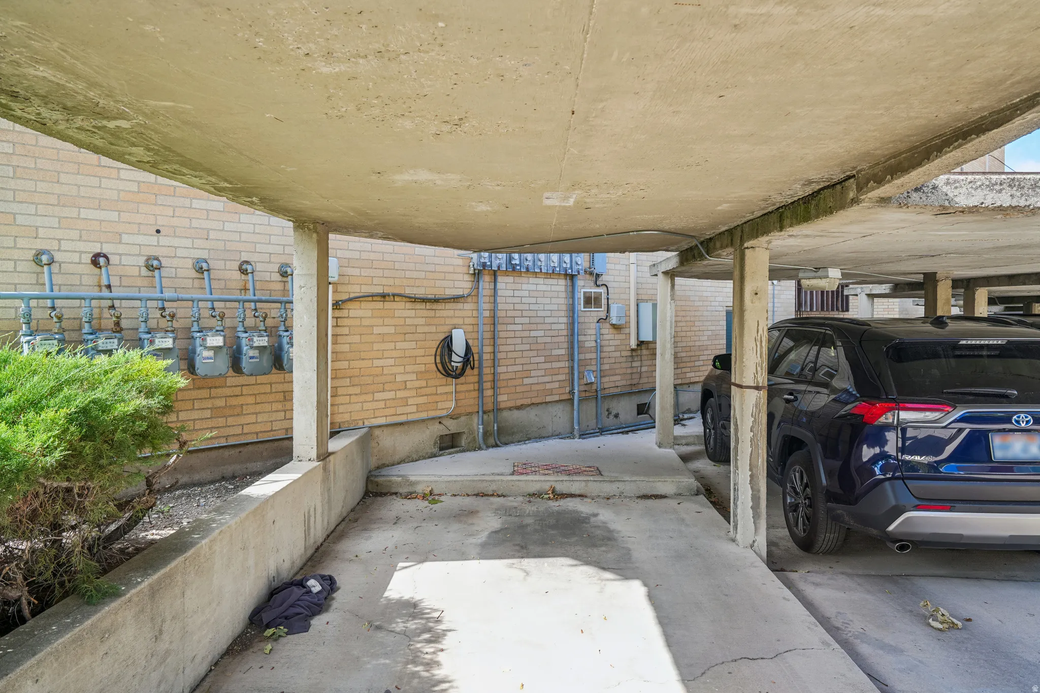 Covered parking structure with concrete pillars and ceiling