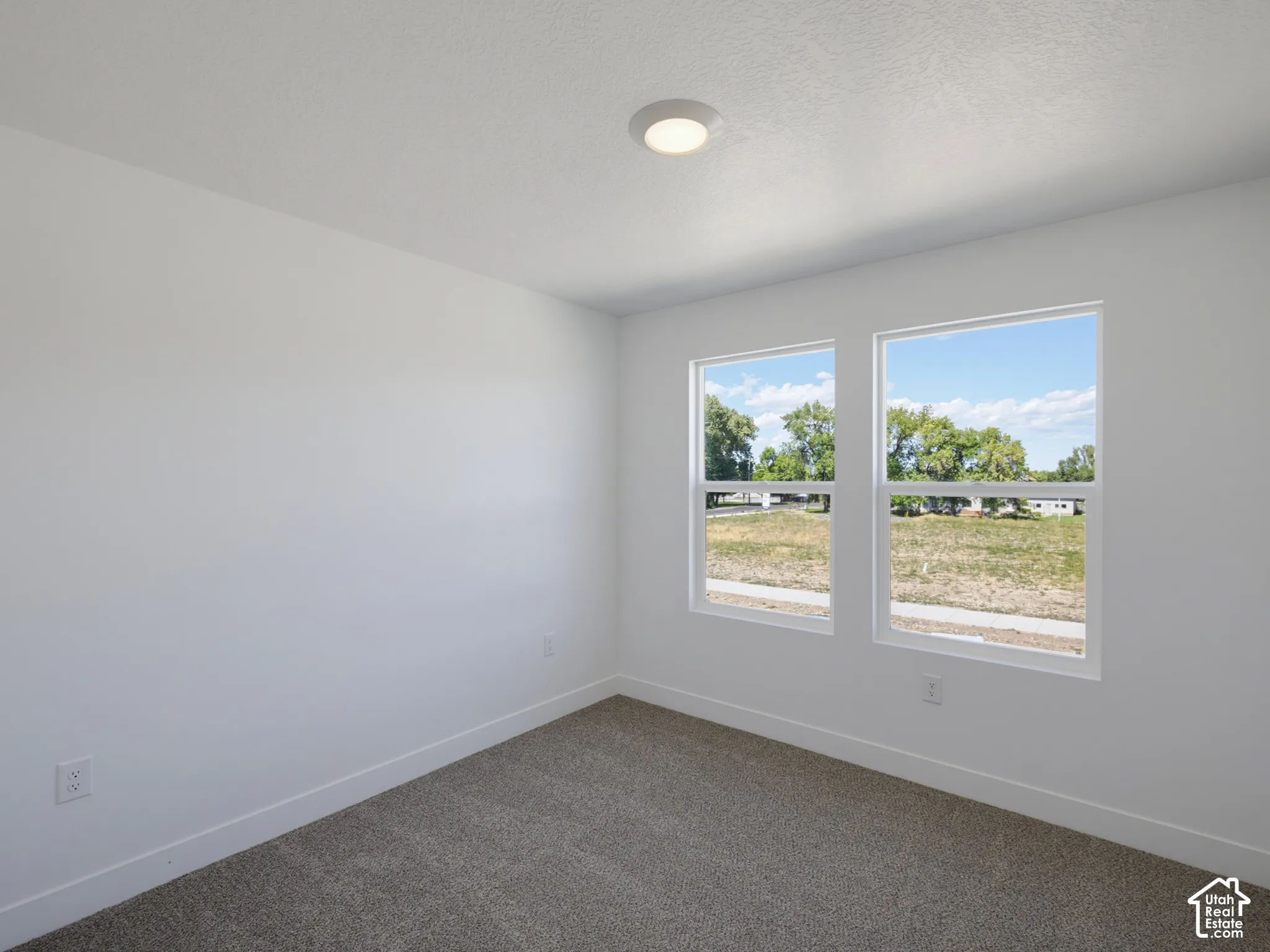 Actual home may differ in color/material/options. Pictures are of finished homes of the same floor plan and may contain options/upgrades/ decorations/ furnishings not available at the advertised price.