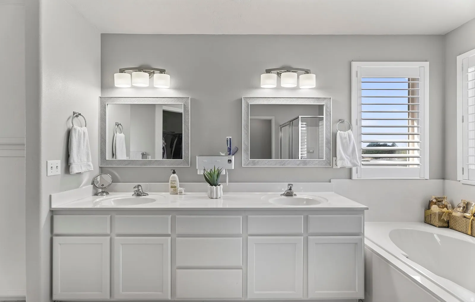 Dual vanity with integrated sinks and white cabinetry
