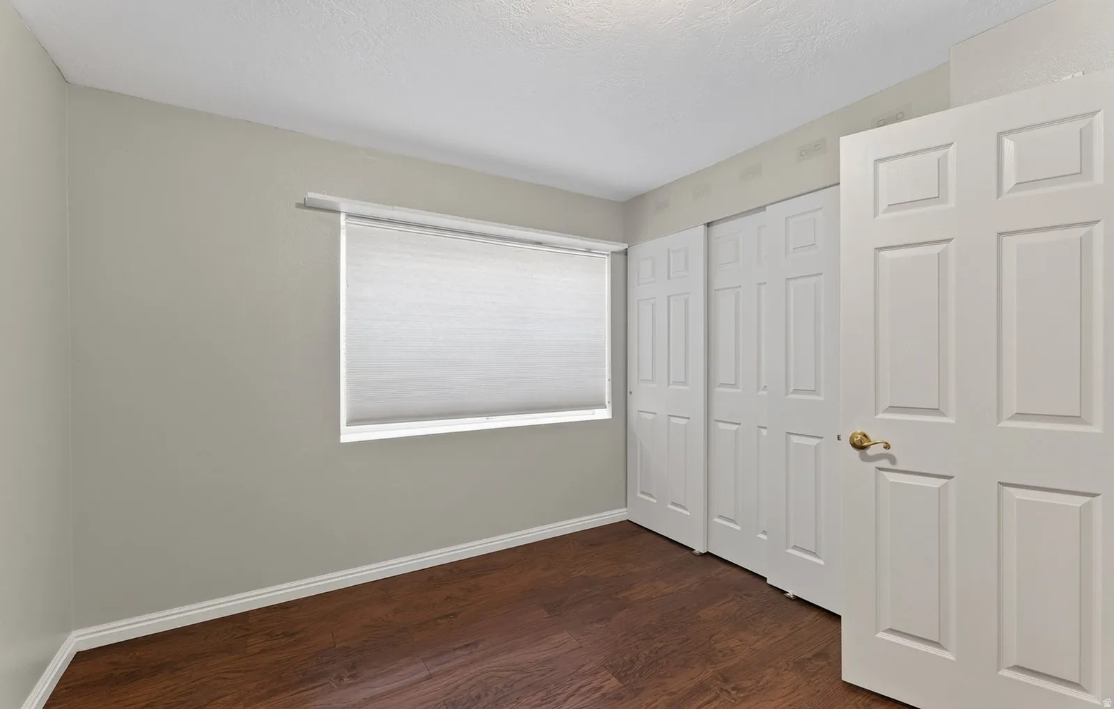 Wood-finish flooring with neutral wall tones