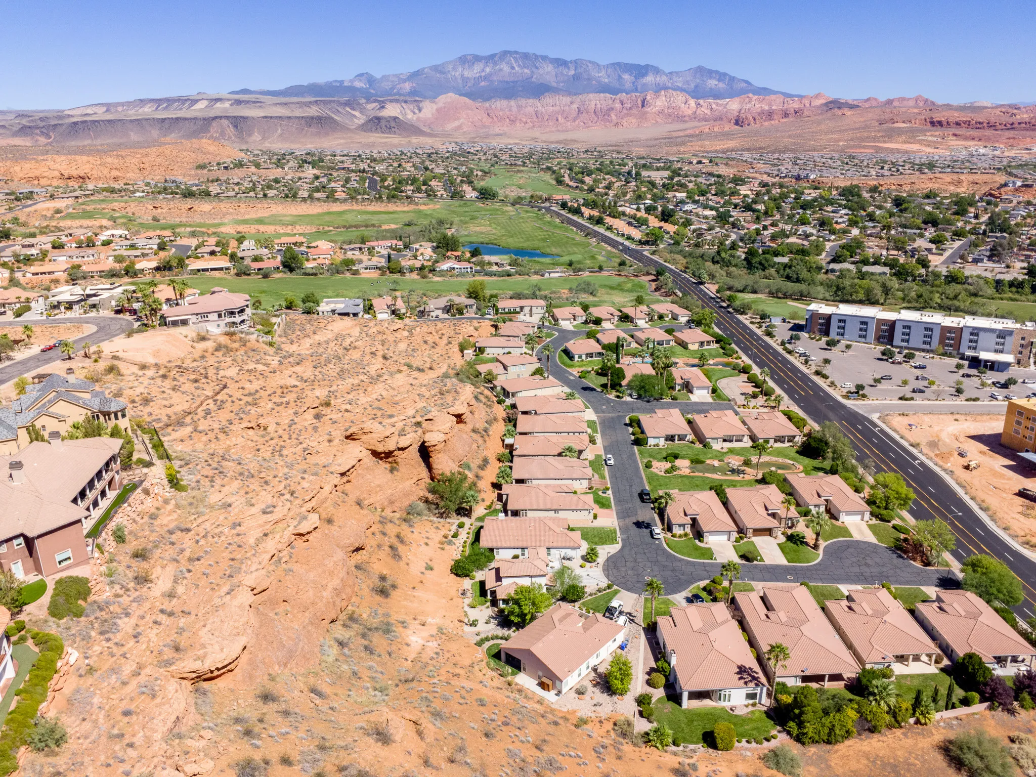 Residential properties situated on a cul-de-sac