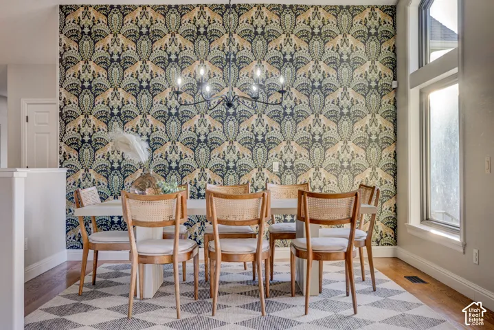 Accent wall with detailed patterned wallpaper
