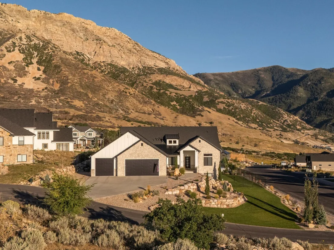 360 Degree Mountain, Valley And Lake Views