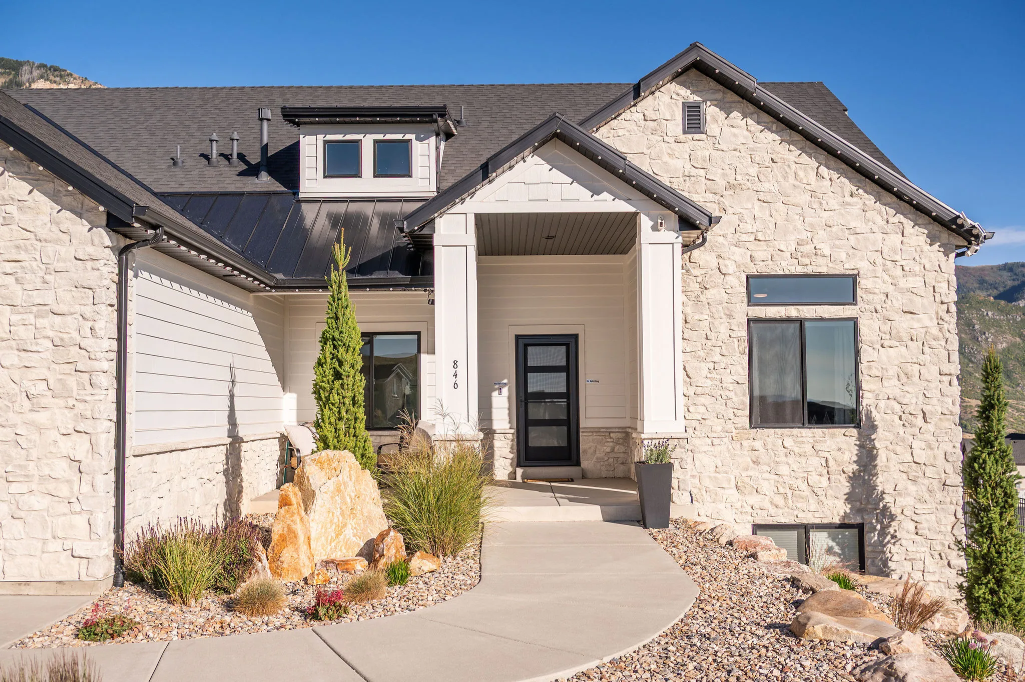 Beautiful Curb Appeal & Covered Porch