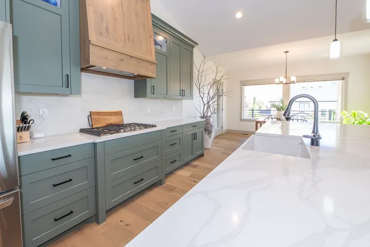5 Burner Gas-Range With Decorative Hood with Fan