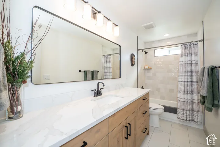 Full Bathroom #4