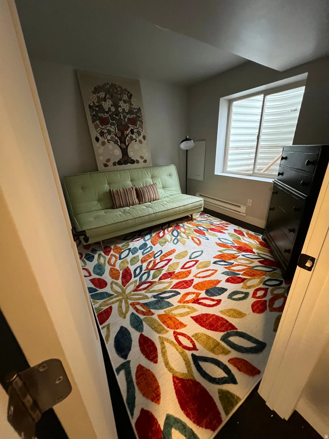 Recessed window with horizontal blinds